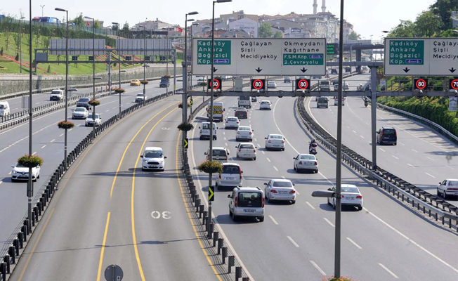 İstanbul'da trafik yoğunluğu yüzde 48: Kazalar art arda gelmeye başladı