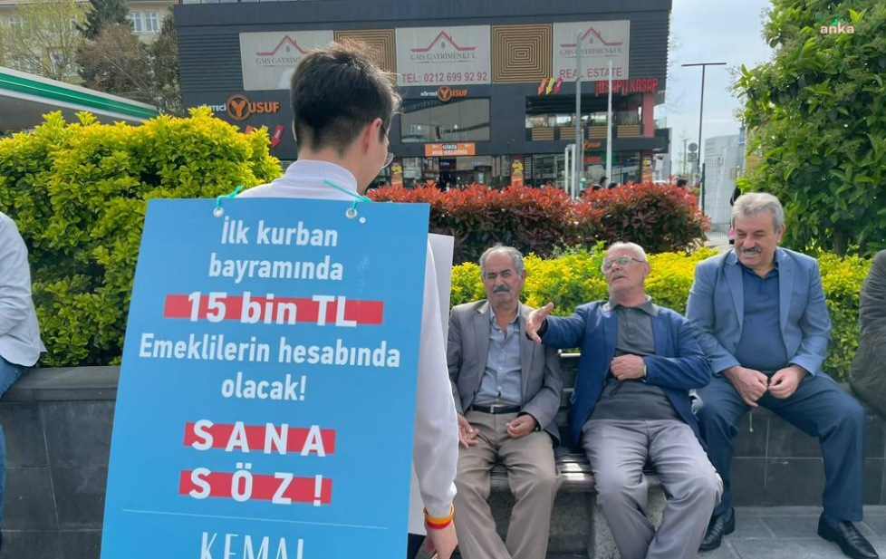 CHP'li gençler 'Canlı Billboard' oldu