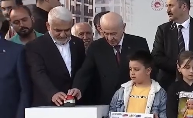 Devlet Bahçeli ve Zekeriya Yapıcıoğlu butona birlikte bastı