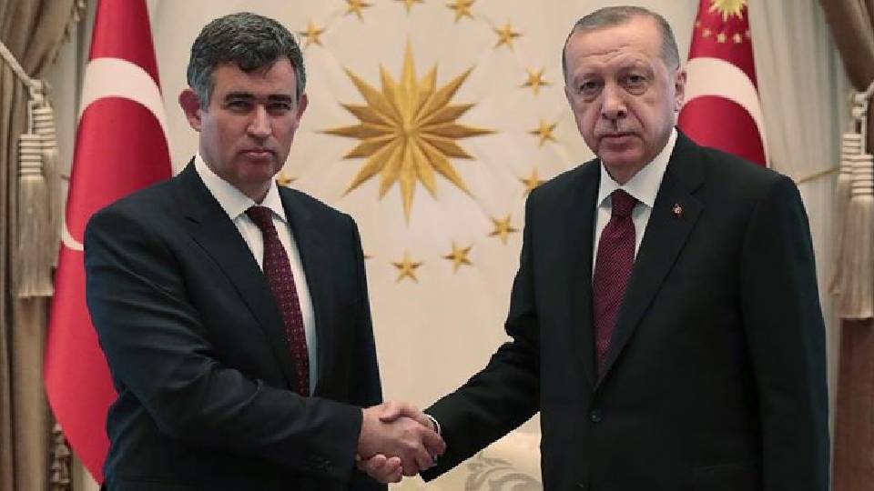Metin Feyzioğlu büyükelçi sıfatıyla AKP'ye oy istedi