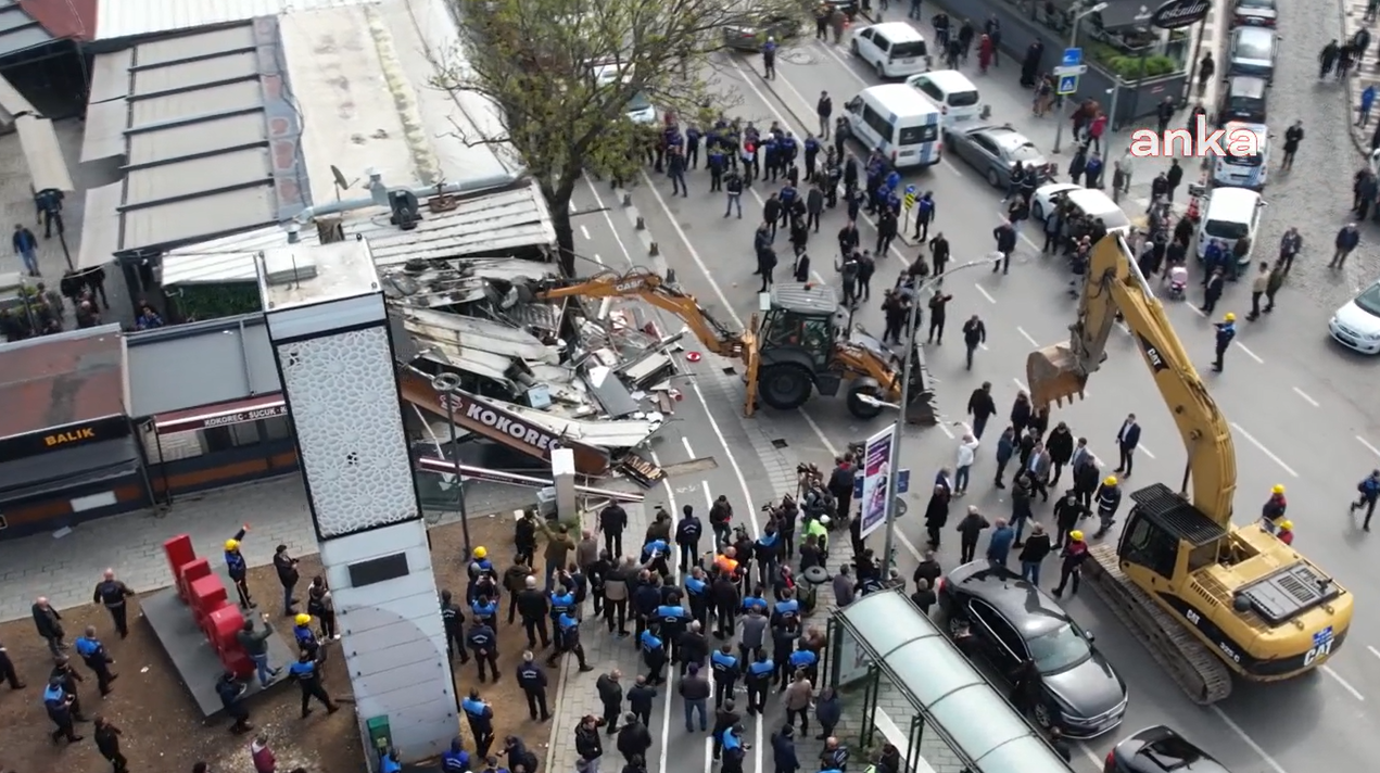 İBB, Üsküdar'daki kaçak kafeyi yıktı