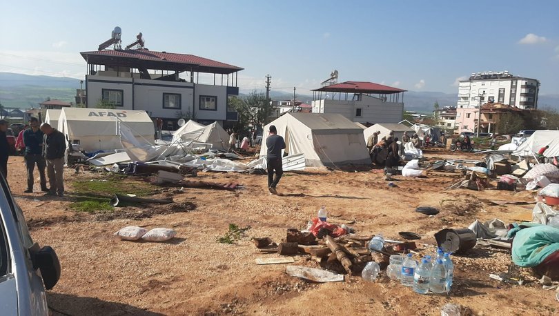 Depremin ardından çadırları fırtına vurdu! Kahramanmaraş'ta 1 ölü, çok sayıda yaralı
