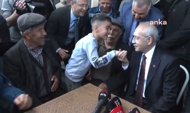 Kılıçdaroğlu'ndan elini öpmek isteyen çocuğa gülümseten cevap