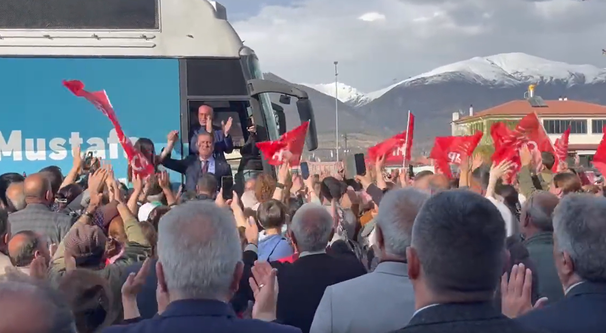 Erzincan'da Mustafa Sarıgül fırtınası devam ediyor