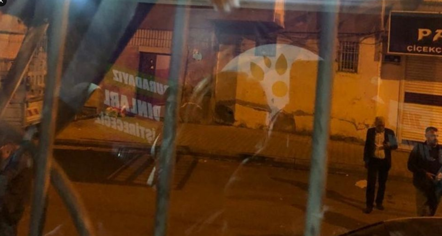 Diyarbakır’da Yeşil Sol Parti'ye silahlı saldırı