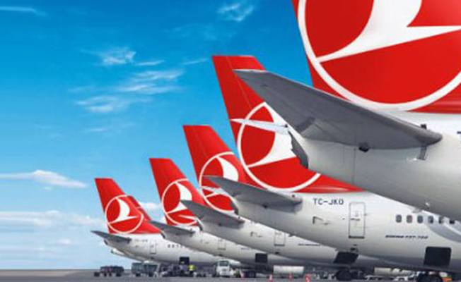 THY uçağı seyyar lambalara çarptı!