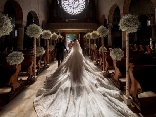 Swarovski varisinin dudak uçuklatan gelinliği