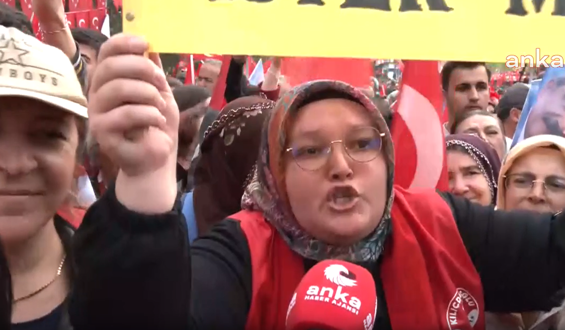 Kılıçdaroğlu'nun mitinginde Erdoğan'a tepki: "İş yok, 3 çocuk istemeyle olmuyor. Okutamıyoruz, bakamıyoruz!"