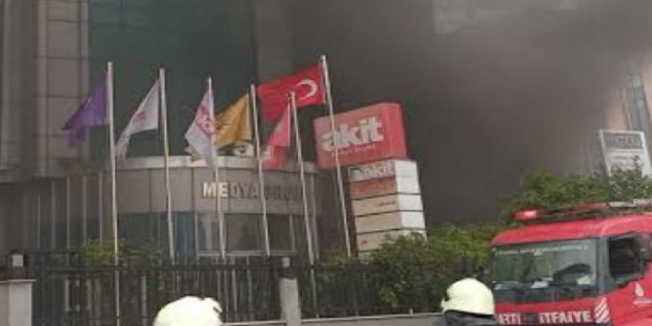 Akit binası alev alev yandı