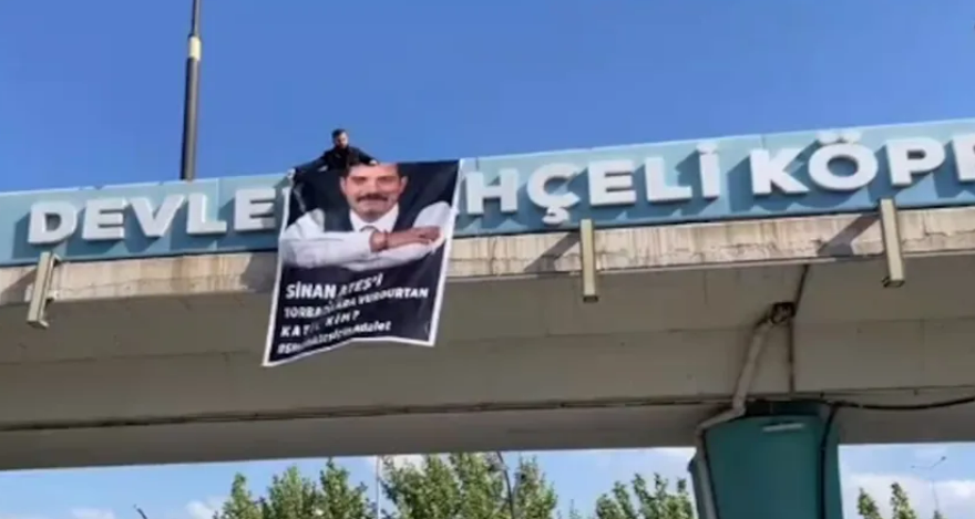 Devlet Bahçeli Köprülü Kavşağı'na 'Sinan Ateş' pankartı asıldı
