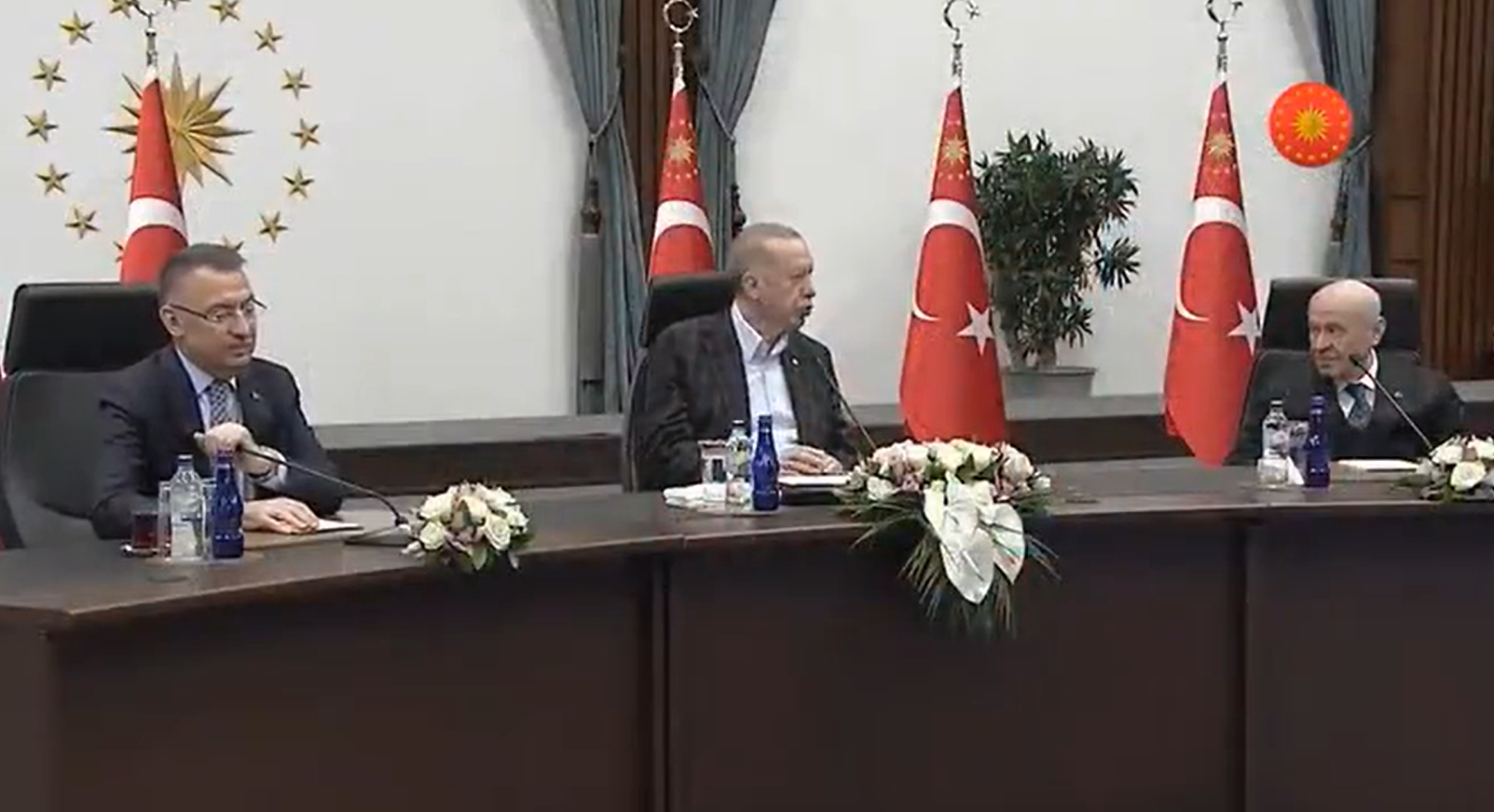 Erdoğan'dan canlı yayında sürçü lisan! Fuat Oktay uyardı... Erdoğan, Bahçeli'ye döndü