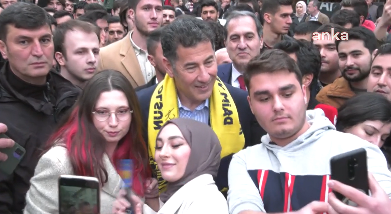 Sinan Oğan, 'cep telefonu' örneği vererek kendisine oy istedi! ATA İttifakı'nın adayı Başkent sokaklarında