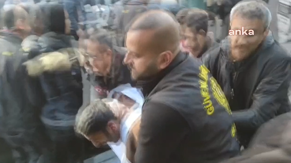 1 Mayıs'ta yine bilindik görüntüler! Taksim'e çıkmaya çalışan gruba polis müdahale etti
