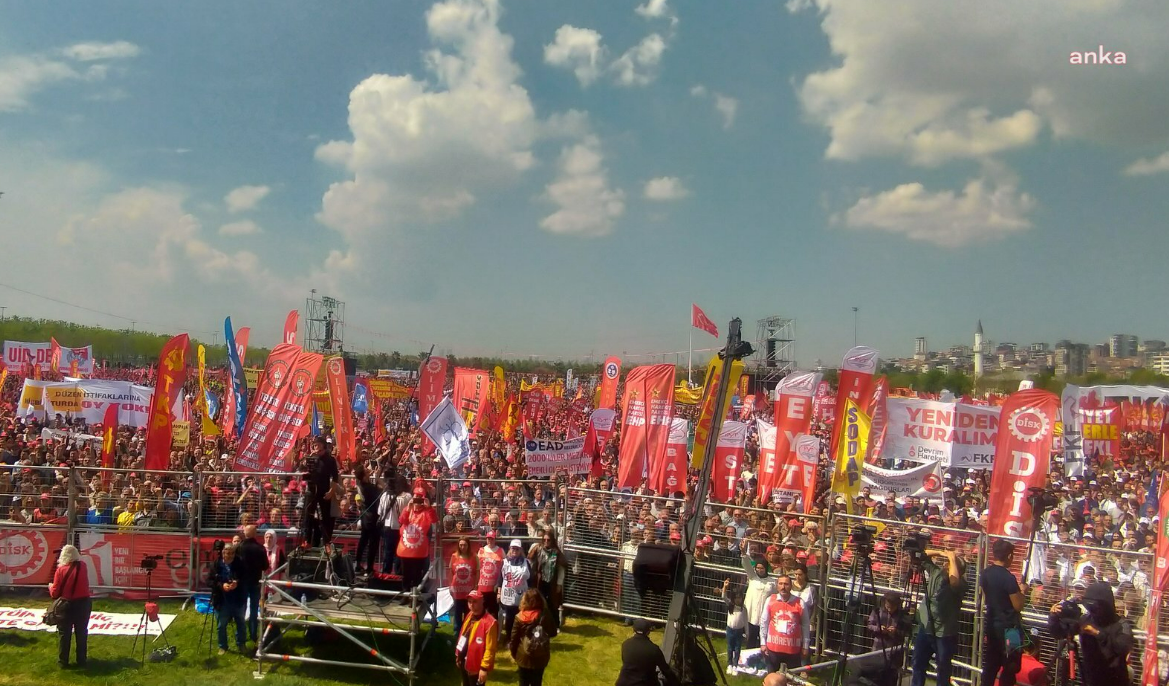 İstanbul'da 1 Mayıs kutlamaları: "14 Mayıs'ta bu kötülük düzeninden hep birlikte kurtulacağız"