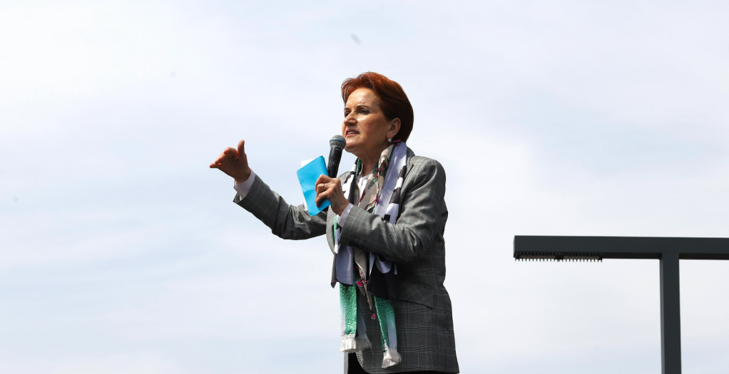 Meral Akşener, Sinan Ateş'in memleketi Bursa'dan seslendi: "Gabar’da bize mezar kazdıran Erdoğan nasıl oluyor da Sinan Ateş’in katillerini bulamıyorsun?"