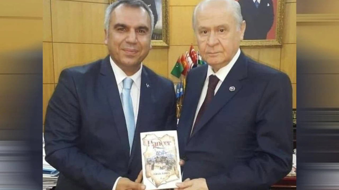 'Bu kadarı da olmaz' dedirten olay! MHP'li Aday İsmail Gümüş, aynı ismi taşıyan yazarın kitabını sahiplendi