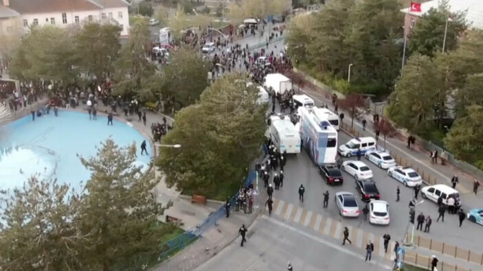 İmamoğlu'nun Erzurum mitinginde taşlı saldırı