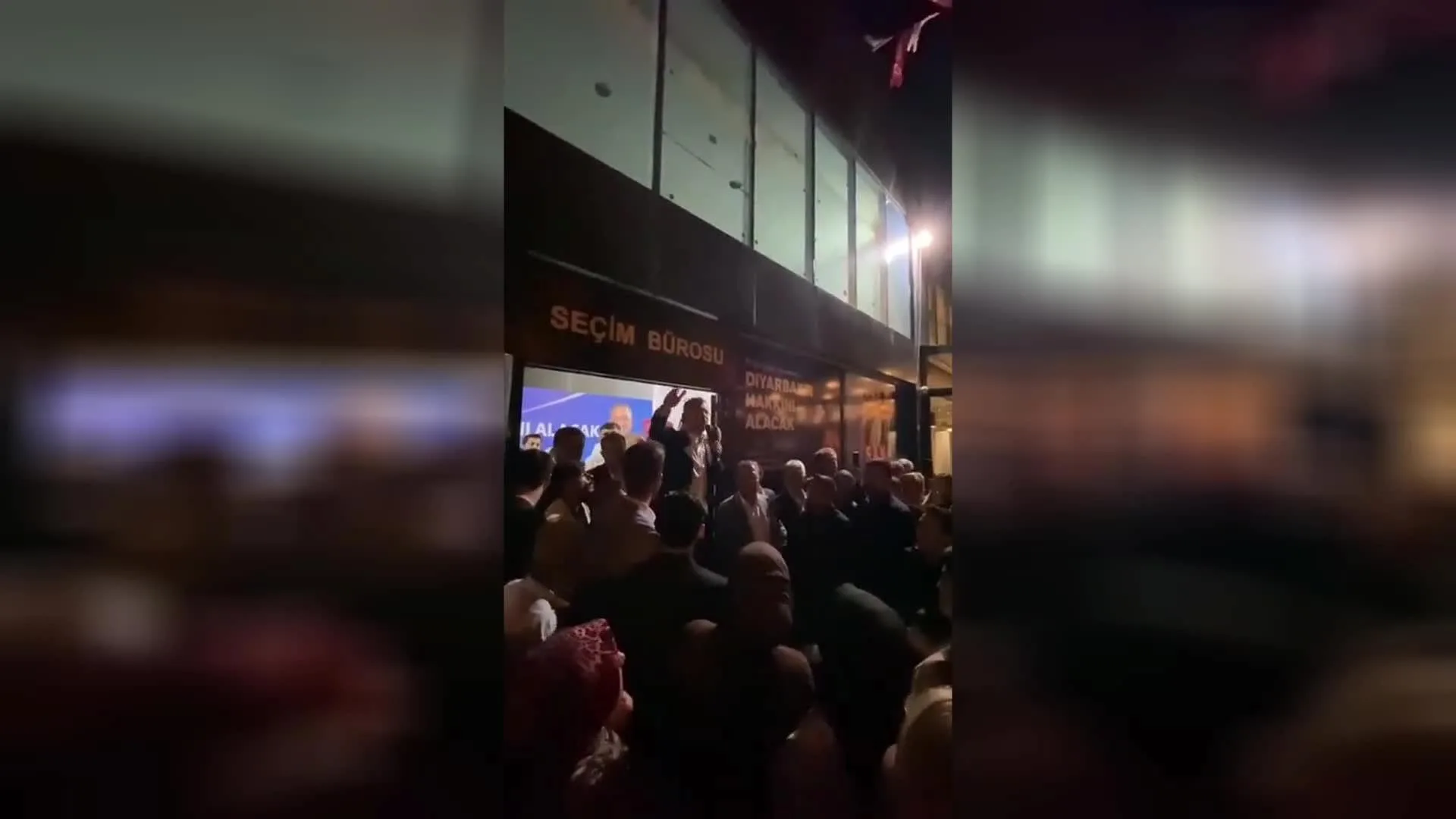 Özgür Özel: Suçlu arayacaksanız belediye başkanı, emniyet müdürü, vali suçludur