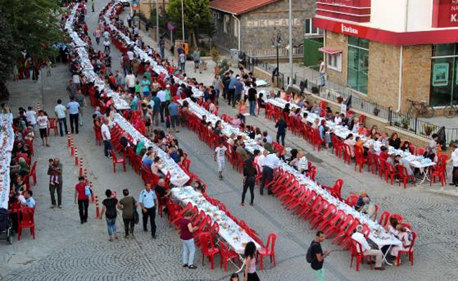 Gökçeada'da Türkler ve Rumlar hoşgörü sofrasında iftar yaptı