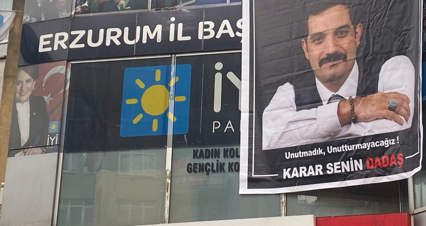 Erzurum'da taşlanan İYİ Parti binasına Sinan Ateş pankartı asıldı