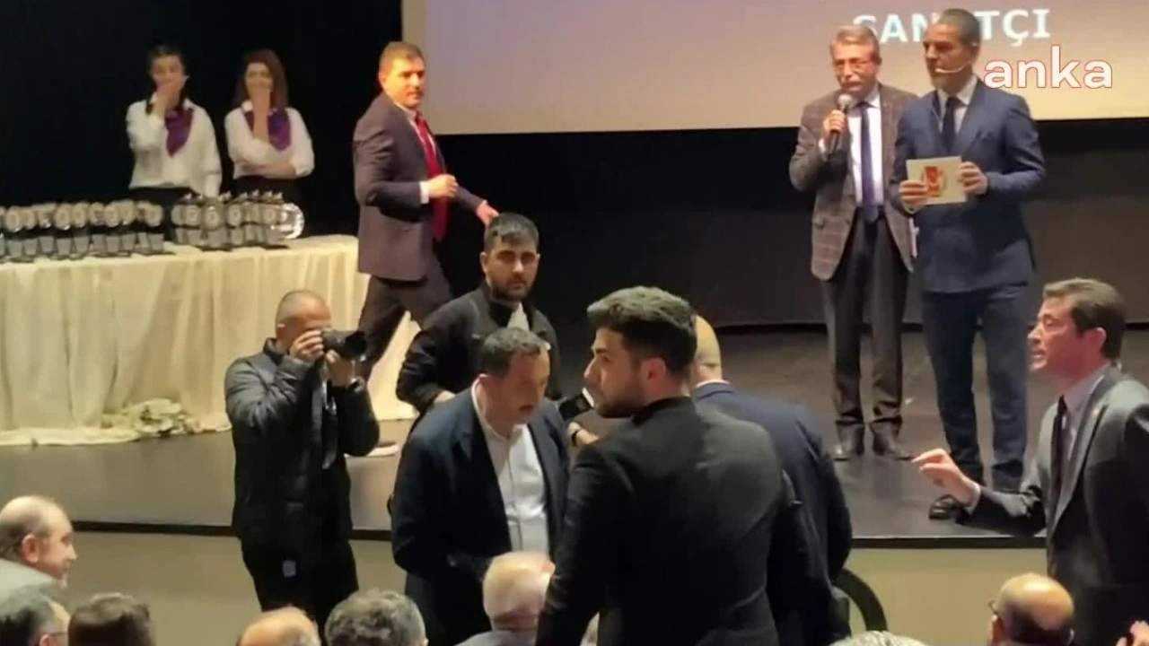 CHP'li Kaya ile Bakan Karaismailoğlu tartıştı! Karaismailoğlu ödül törenini terk etti