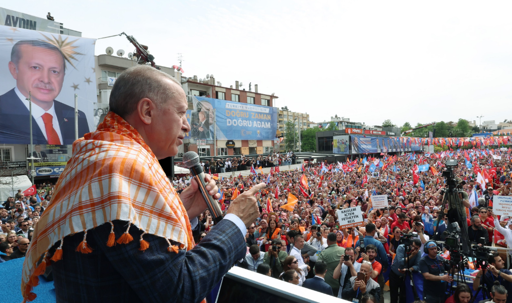 Erdoğan'dan 'altın' tavsiyeler: "Sanatçısından gazetecisine herkesi tehdit eden dikta heveslisi bu zihniyeti seçmeyin"
