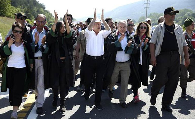 Kılıçdaroğlun 10. günde avukatlarla yürüyor