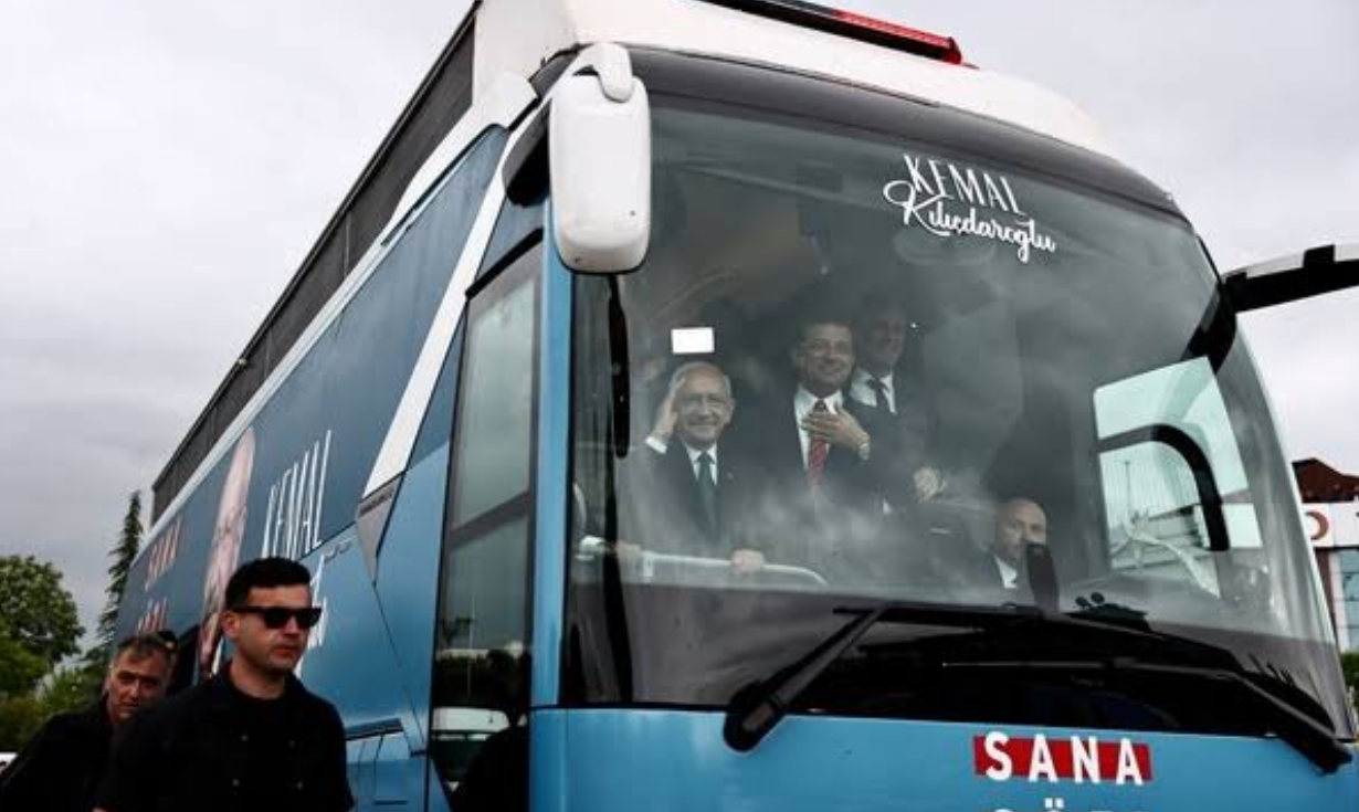 Kılıçdaroğlu'nun otobüsüne Sakarya'da taşlı saldırı