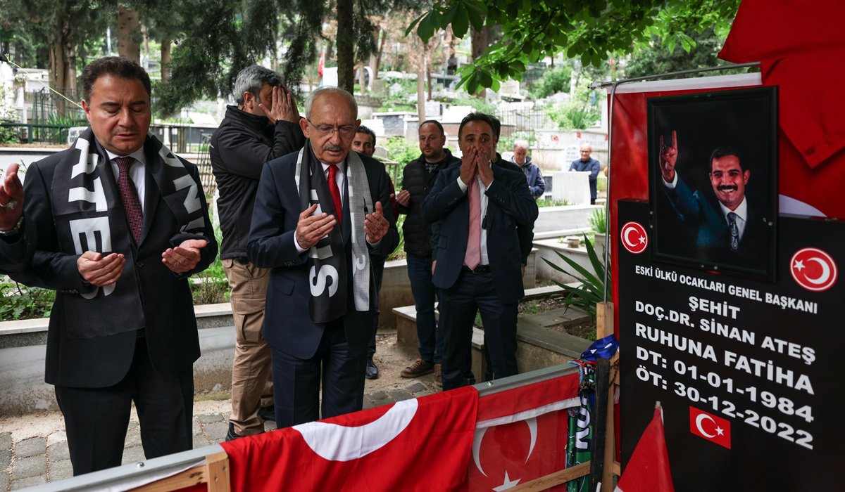 Kılıçdaroğlu ve Babacan'dan Sinan Ateş'in mezarına ziyaret