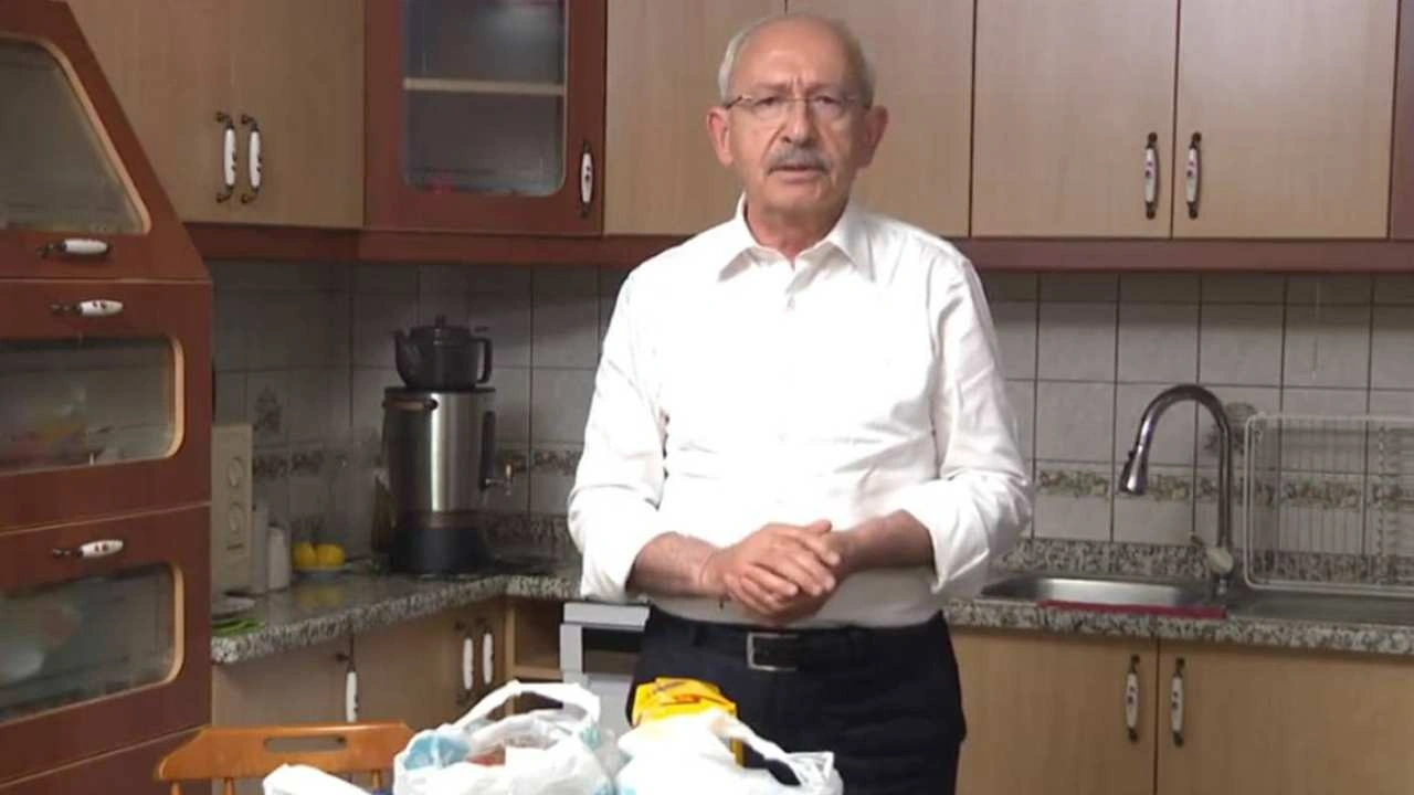Kılıçdaroğlu bu kez market poşetleri ile mutfaktan seslendi: "Gerçekler"