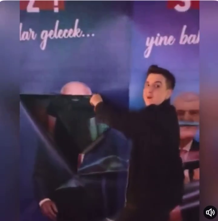 Millet İttifakı'nın seçim afişlerini parçaladı! "Sonuna kadar Erdoğan" notuyla paylaştı