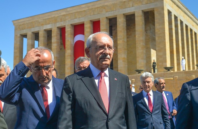 Cumhurbaşkanı adayı Kemal Kılıçdaroğlu'ndan Anıtkabir'e ziyaret