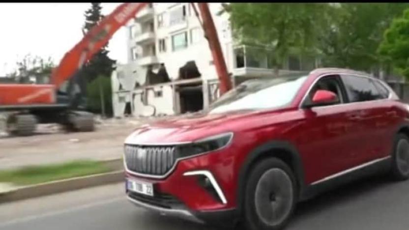 Adıyaman Belediyesi'nin TOGG paylaşımı tepki çekti! Enkaz kaldırılırken reklam yapıldı