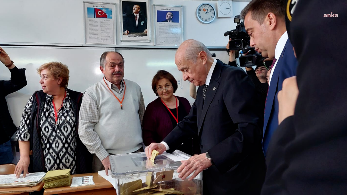 Devlet Bahçeli oyunu Başkent'te kullandı: "Türk siyasi hayatında önemli bir seçim"