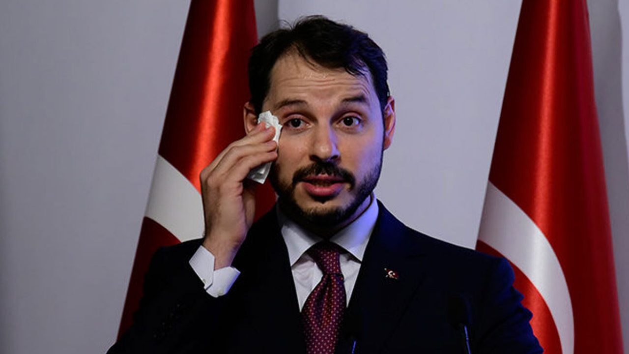 Erdoğan'ın damadı Berat Albayrak ve Albayrak'ın annesi birlikte kabine girdi! Tutanak tutuldu