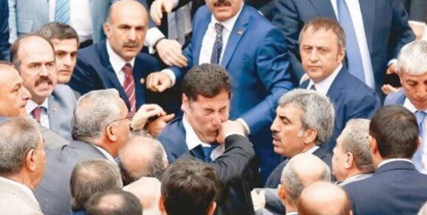 İbrahim Kalın: "Sinan Oğan'ın Cumhur İttifakı'na daha yakın olduğunu biliyorum" Akıllara AKP'lilerin Meclis'te Oğan'a saldırması geldi...