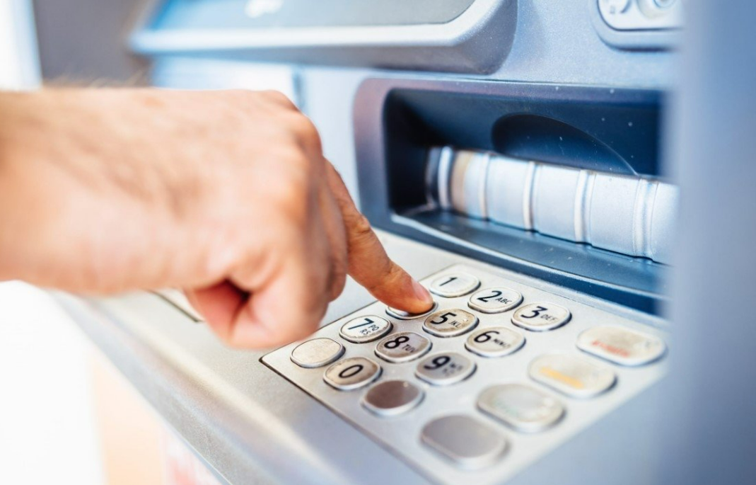 Bankalar, kredi kartlarının nakit avanslarını kapadı! ATM'ye giden eli boş dönüyor