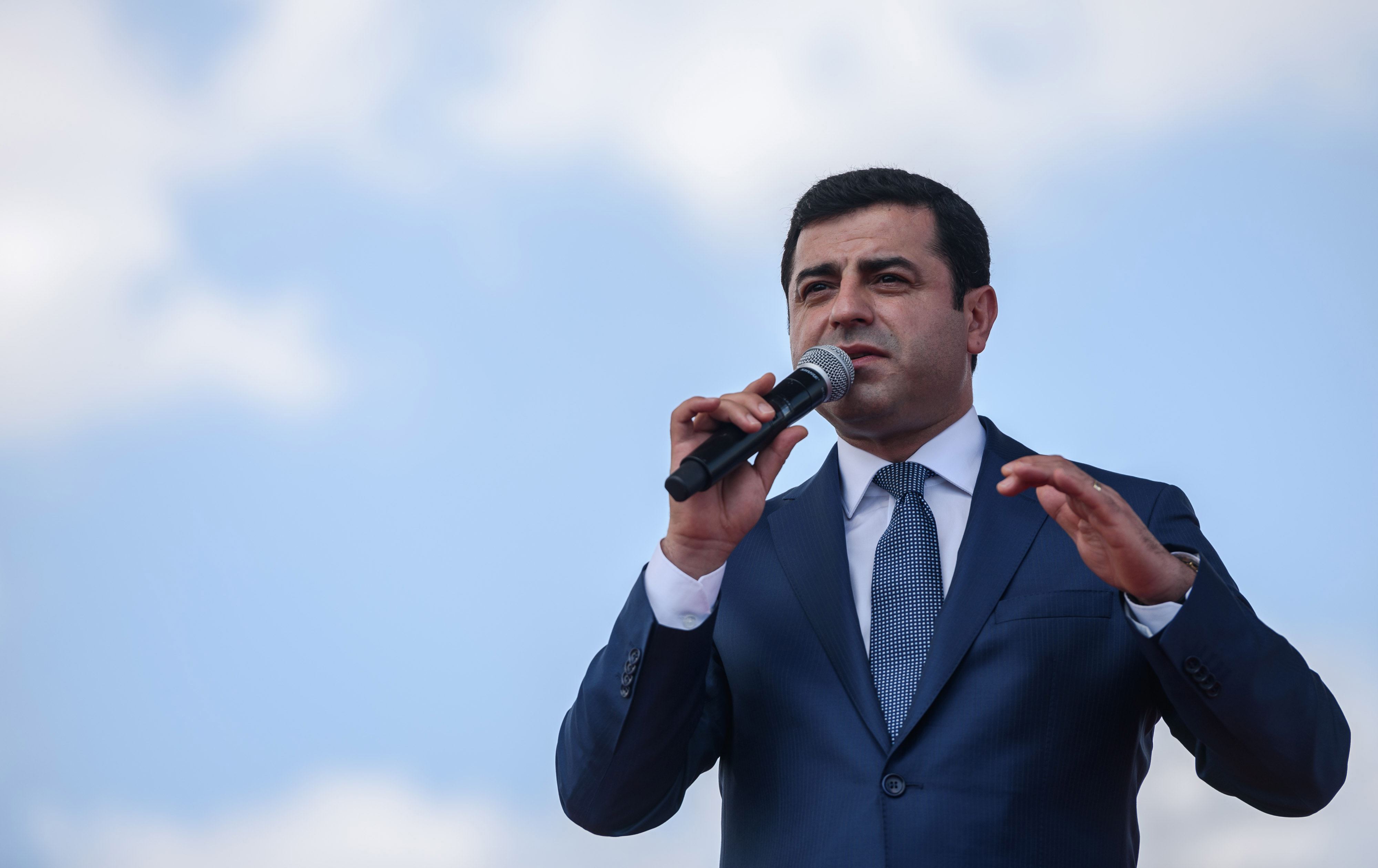 Eski HDP Eş Genel Başkanı Selahattin Demirtaş: "Ayağa kalk ve değiştir"