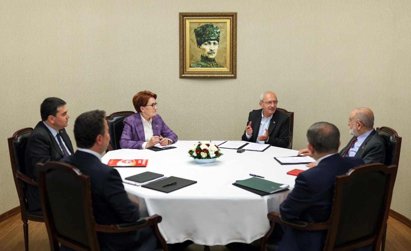 Gültekin Uysal'dan tarihi çıkış iddiası: "Cumhurbaşkanı Yardımcılıkları görevlerimizden feragat edilmesini öneriyorum!"