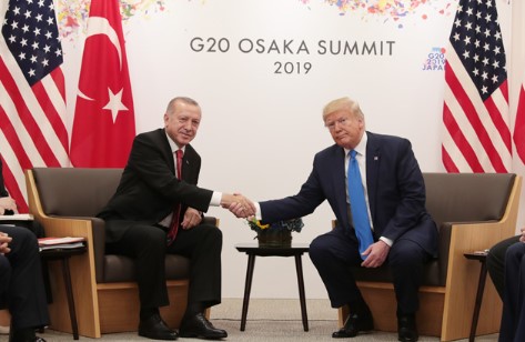 Trump, Erdoğan'a 'Aptal olma' dediği utanç mektubunu başköşeye koymuş!
