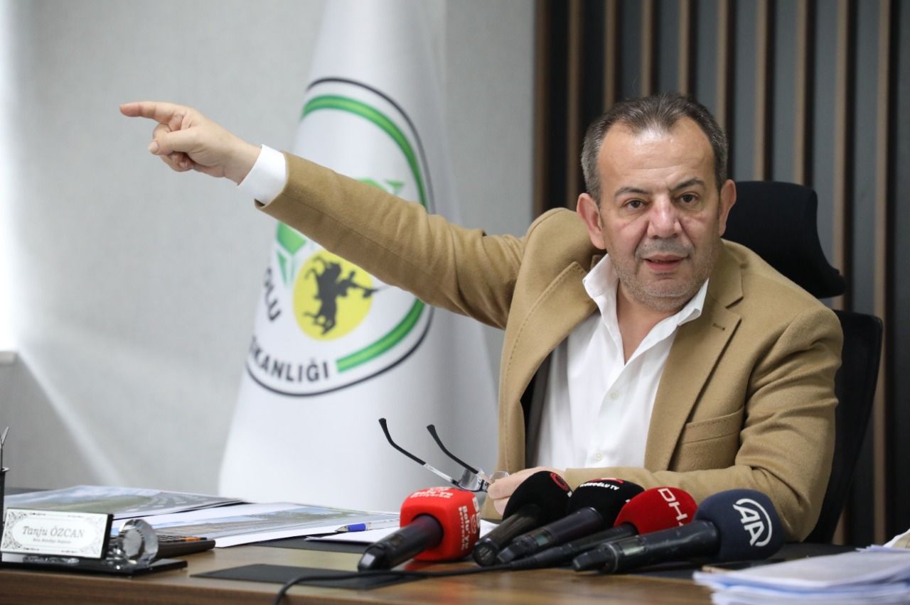 Tanju Özcan o görüntülere açtı ağzını yumdu gözünü: "Bu yavş..a vatandaşlık verene yazıklar olsun"