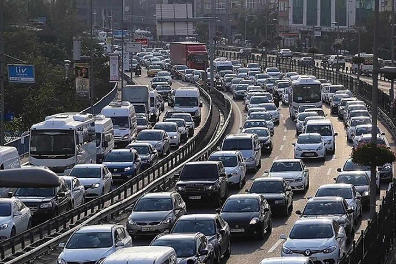 Otomobil piyasası tepetaklak oldu! Trafiğe kaydı yapılan taşıt sayısı azaldı