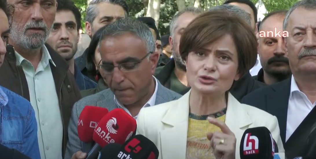 CHP, 'montaj video' itirafında bulunan Erdoğan'a tepki için AKP'ye siyah çelenk bıraktı
