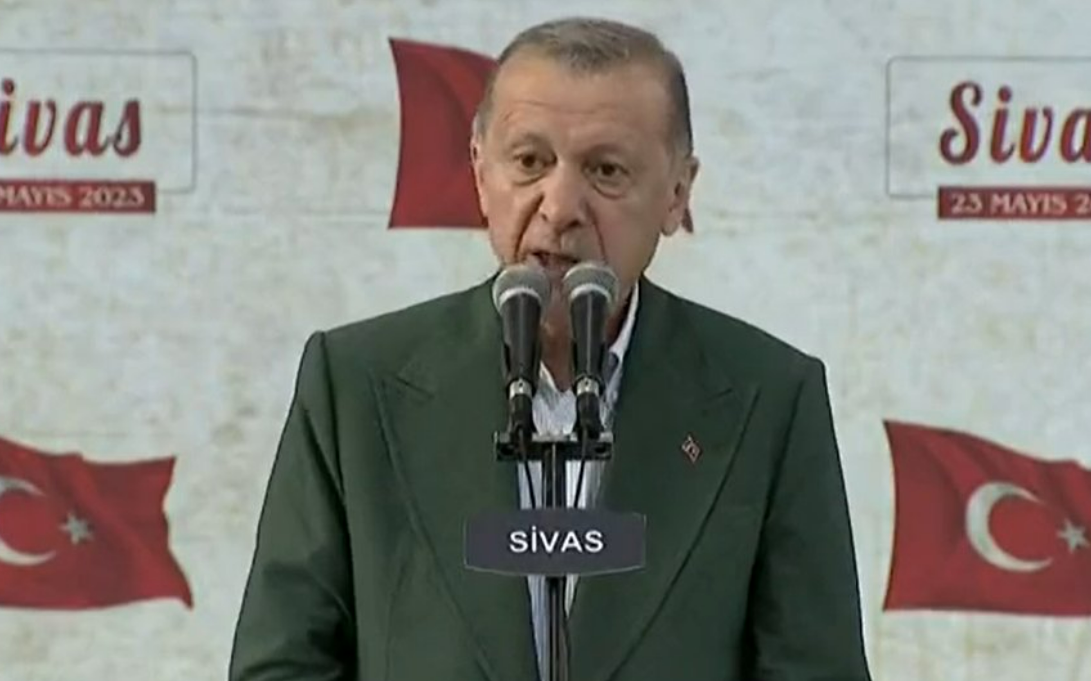 Erdoğan'dan miting meydanlarında kullandığı sahte video için şok savunma: "Gerçekleri 5 saniyeye sığdıran gençlerimizin kıvrak zekasının ürünü"