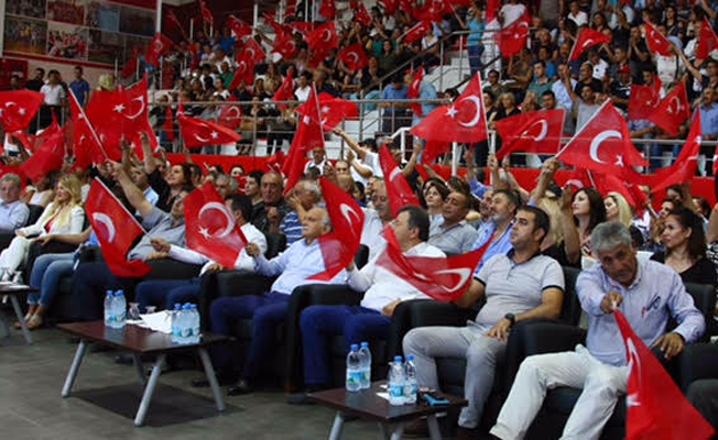 Bayraklı'da bayram geleneği sürüyor 