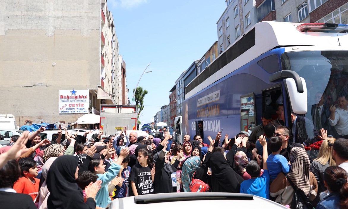 Gazi Mahallesi'nde Süleyman Soylu'ya protesto! Soylu'dan vatandaşlara PKK suçlaması