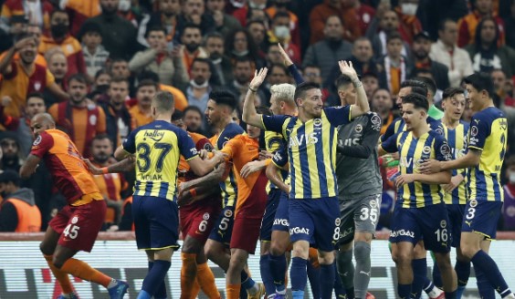 Galatasaray - Fenerbahçe derbi tarihi belli oldu!