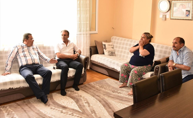 Başkan Batur şehit aileleri ve personeliyle bayramlaştı