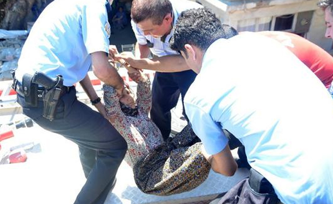 80 yaşındaki nineyi polis böyle gözaltına aldı