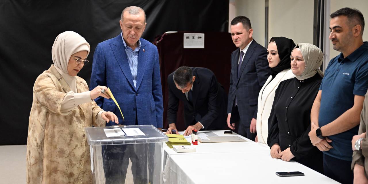 Emine Erdoğan kimliksiz oy kullandı